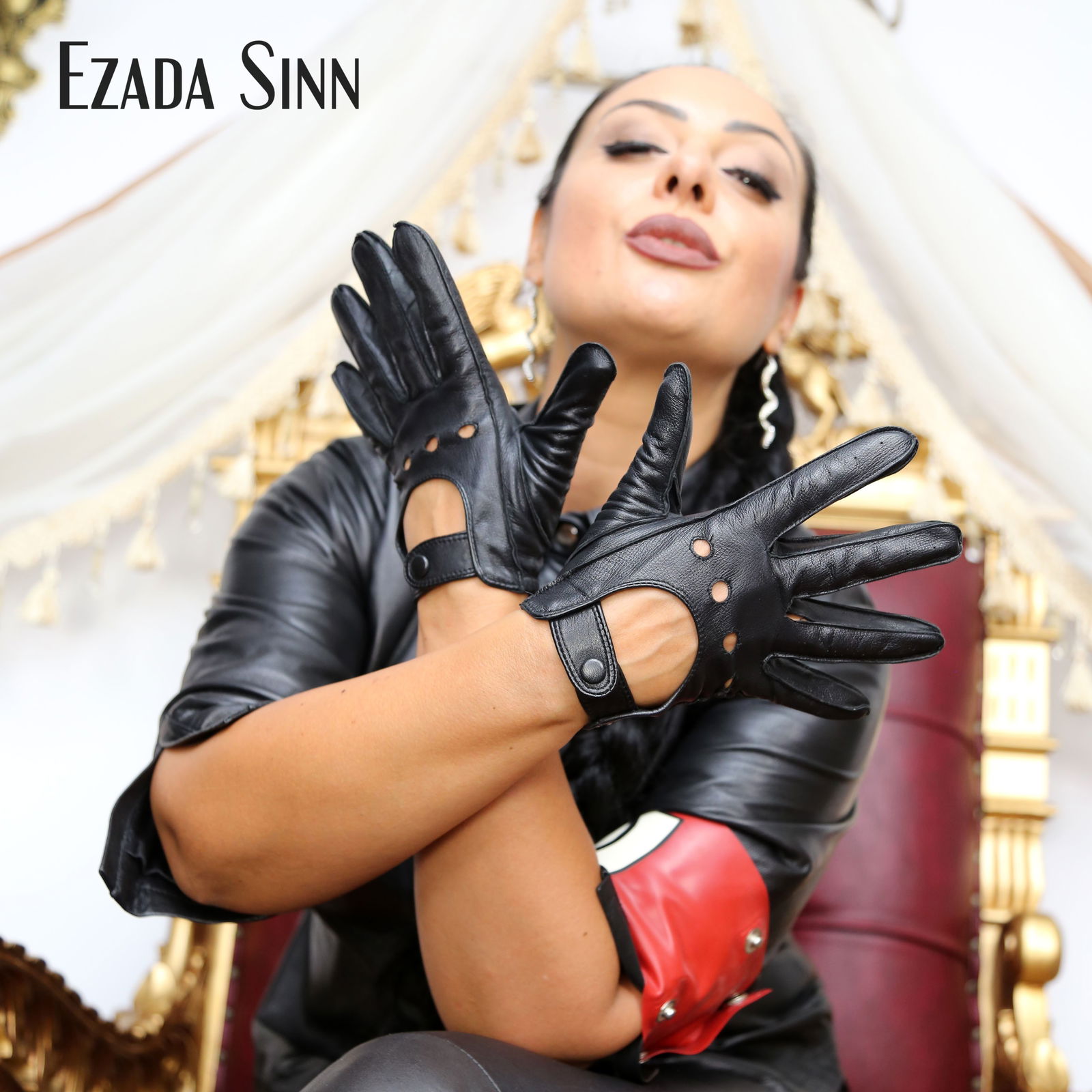 Photo by Ezada with the username @Ezada, who is a star user,  September 18, 2020 at 9:40 AM. The post is about the topic Gloves! and the text says 'Free clip: Short Leather Driving Gloves Collection

https://youtu.be/gmsBGYCN4D4'