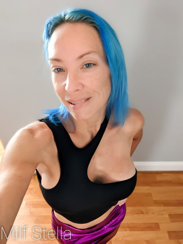 Photo by SexWithMilfStella with the username @SexWithMilfStella, who is a star user,  January 14, 2023 at 1:35 PM and the text says 'Giving new meaning to over the shoulder boulder holder! ? #milfstella #milf #altmilf #mature #cougar #girlnextdoor #hotmom #hotwife #petite #ddds #blueeyes #bluehair'