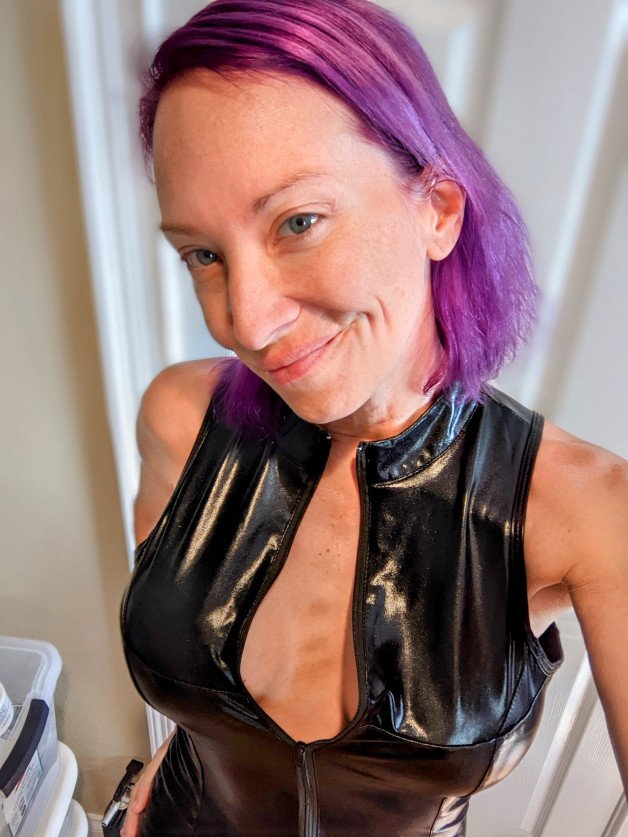 Photo by SexWithMilfStella with the username @SexWithMilfStella, who is a star user,  July 18, 2024 at 1:00 PM. The post is about the topic Latex Leather Lycra and PVC and the text says 'I love the smell of vinyl in the morning! #stellahere #petite #vinyl #vinyllover'