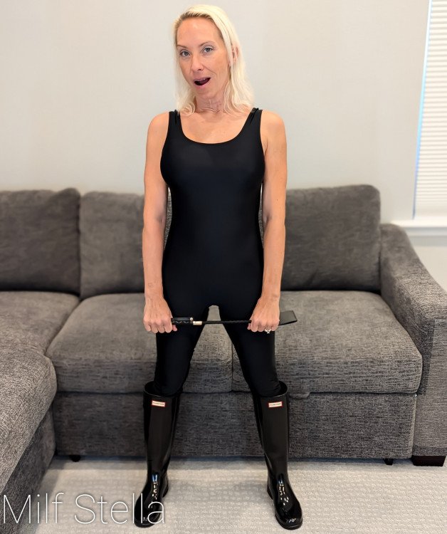 Photo by SexWithMilfStella with the username @SexWithMilfStella, who is a star user,  November 20, 2024 at 2:00 PM and the text says 'Do you like my Hunters as much as I do? #stellahere #blonde #petite #hunterboots #hunter #rainboots #wellies #boots #rubberboots #gummistiefel #hunting #hunterwellies #hunters #stiefel #gumboots #rubber #rainwear #bootseason #ridingcrop'