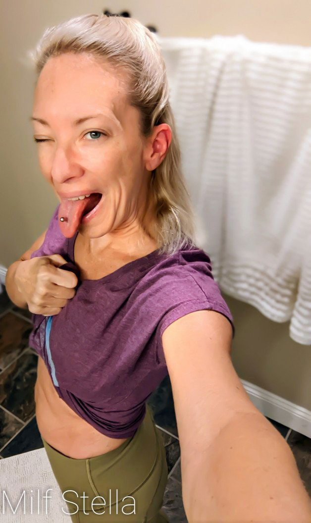 Photo by SexWithMilfStella with the username @SexWithMilfStella, who is a star user,  November 26, 2023 at 12:35 PM and the text says 'Time to work off that Turkey! #stellahere #petite #yogapants #blonde'