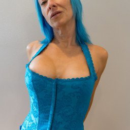 Photo by SexWithMilfStella with the username @SexWithMilfStella, who is a star user,  November 26, 2022 at 1:05 PM and the text says '#milfstella #milf #altmilf #mature #cougar #girlnextdoor #hotmom #hotwife #bustier #lingerie #blues #bluehair'