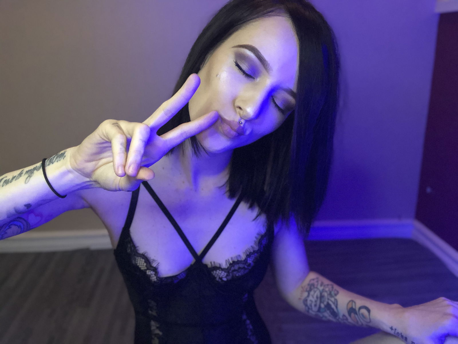 Album by KotaWinny with the username @KotaWinny,  January 7, 2020 at 4:39 AM. The post is about the topic Amateurs and the text says 'you kno you wanna join my Onlyfans :) onlyfans.com/kotawinny'