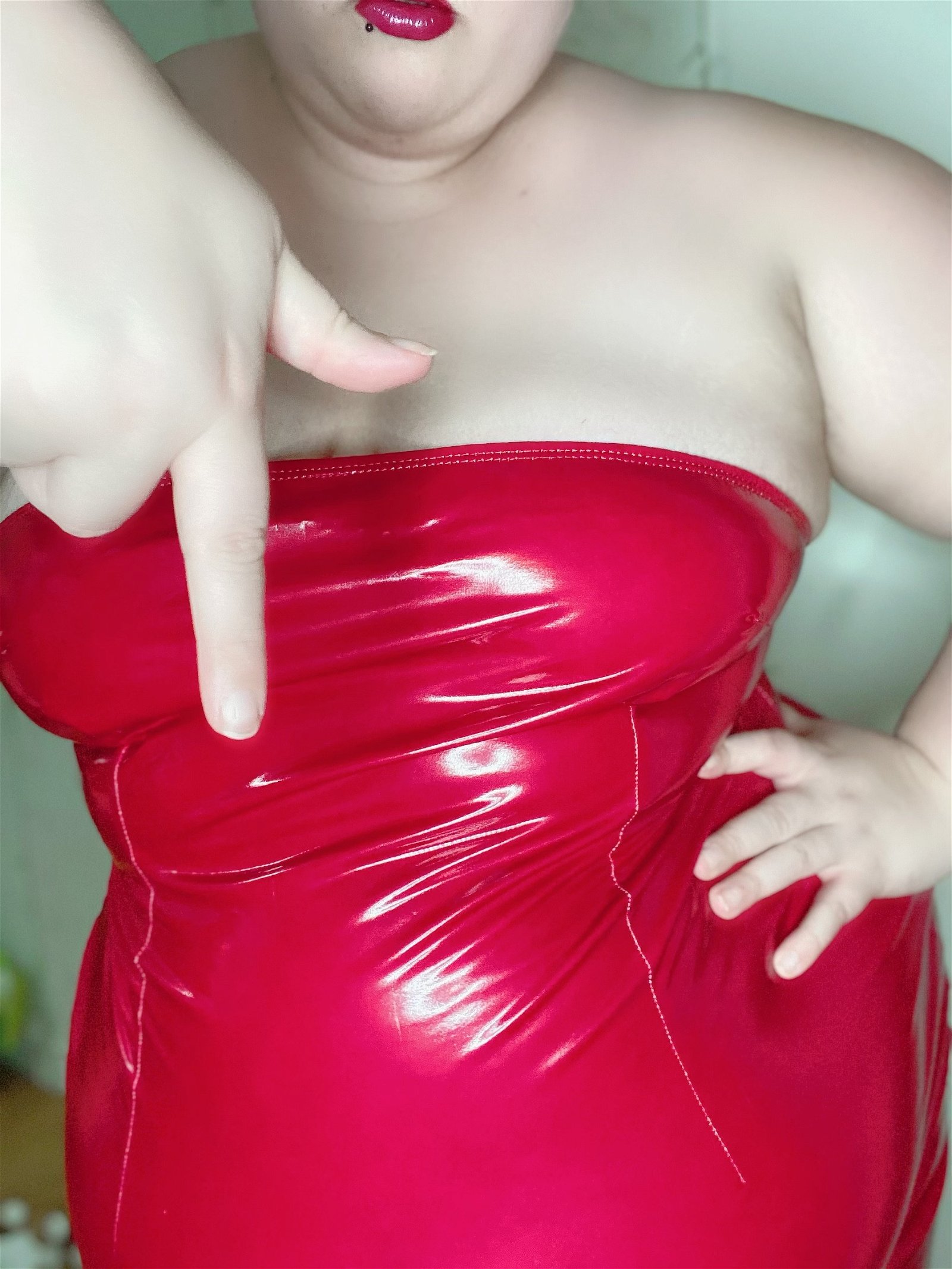 Photo by Honey Cat with the username @HoneyCat, who is a star user,  December 8, 2020 at 4:02 PM. The post is about the topic BBW Findommes and the text says 'get on your knees and kiss my feet. 

yes

this is where you belong'