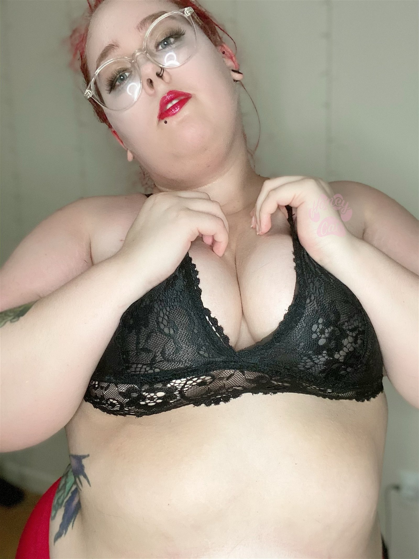Photo by Honey Cat with the username @HoneyCat, who is a star user,  November 3, 2020 at 3:45 PM. The post is about the topic Cleavage and the text says 'https://onlyfans.com/goddesshoneycatt 🆓
https://onlyfans.com/misshoneycatt 🔞'