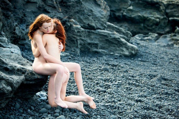 Photo by oneblacktower with the username @oneblacktower,  August 31, 2015 at 9:01 PM and the text says 'roarin-monkey:



Amarna Miller and Linda Sweet 
Two ginger babes enjoy the freedom of their seaside romance on a rocky beach, taking turns stimulating each other to climax.


two beautiful redheds. #Amarna  #Miller  #linda  #sweet'