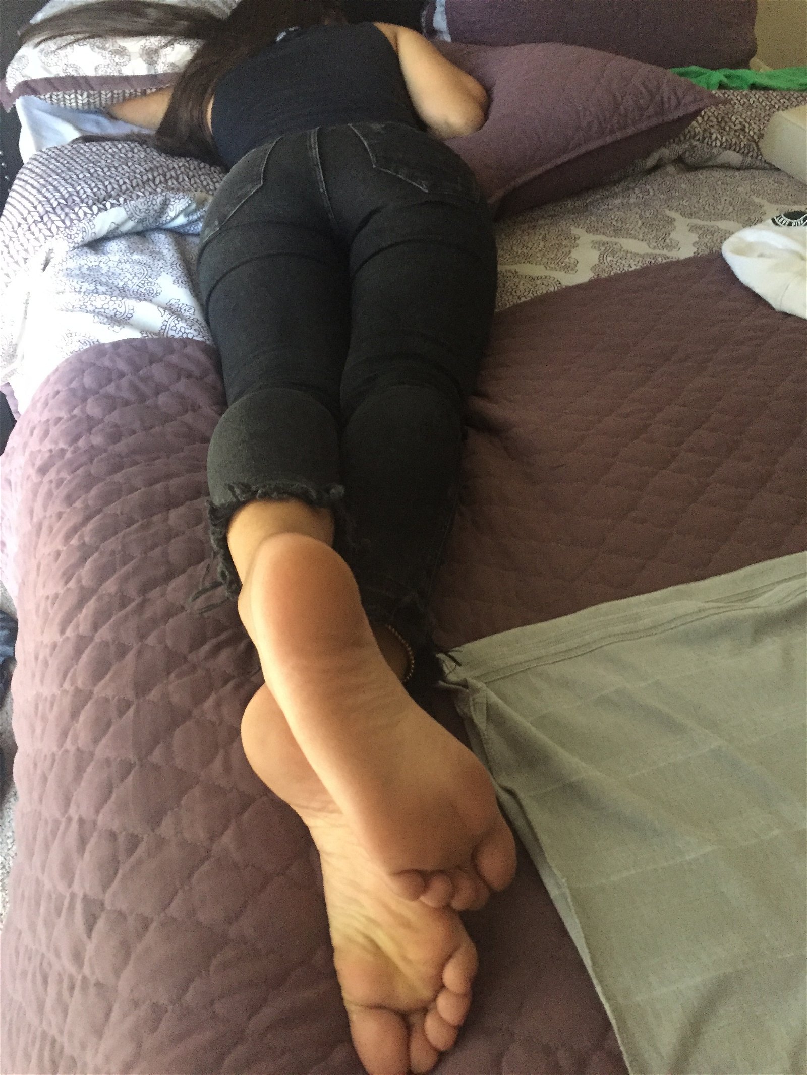Photo by Nilegoddess with the username @Nilegoddess, who is a star user,  November 15, 2017 at 8:59 AM and the text says '#Sleeping  #toes  #feet  #fetish  #teen  #chick  #jeans  #passed  #out  #ass  #18  #year  #old  #18  #yo'