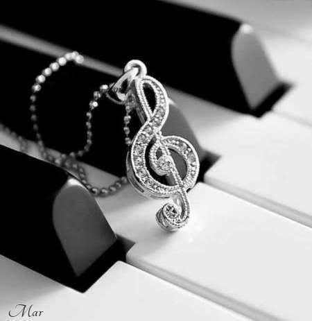 Photo by MaxvJ with the username @MaxvJ,  October 28, 2013 at 6:31 AM and the text says '#black  #and  #white  #pretty  #cool  #jewel  #musical  #note  #song  #music  #photography'