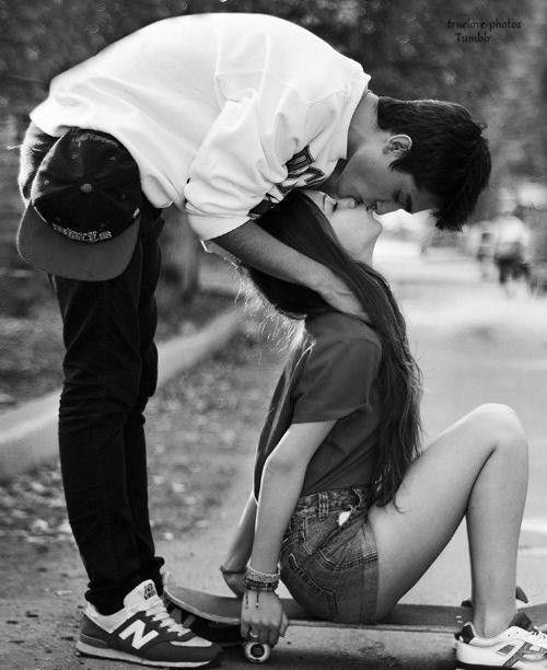 Photo by MaxvJ with the username @MaxvJ,  June 17, 2013 at 1:23 PM and the text says '#board  #cute  #girl  #skateboard  #street  #black  #and  #white  #couple  #skaterboy  #boy  #boyfriend  #love  #kiss  #cap  #girlfriend  #skatergirl'