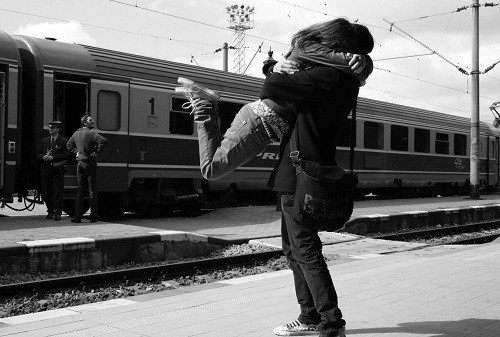 Photo by MaxvJ with the username @MaxvJ,  July 26, 2013 at 5:00 AM and the text says '#air  #force  #beautiful  #love  #black  #and  #white  #boy  #love  #couple  #cute  #girl  #ISS  #sweetness  #vias  #del  #tren'