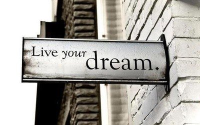 Photo by MaxvJ with the username @MaxvJ,  May 31, 2013 at 11:13 AM and the text says '#b&w  #grey  #black  #cute  #Dream  #font  #pretty  #quote  #wall  #phrase  #wayoflife  #life  #live  #white  #placard'