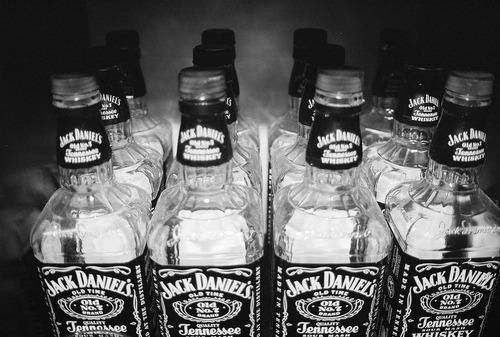 Photo by MaxvJ with the username @MaxvJ,  January 2, 2014 at 6:33 AM and the text says '#Jack  #Daniel's  #jack  #daniels  #alkohol  #drink  #Black  #and  #White  #love'