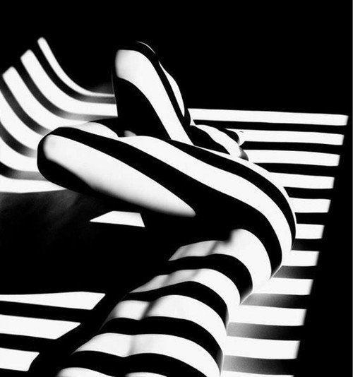 Photo by MaxvJ with the username @MaxvJ,  September 12, 2013 at 7:59 AM and the text says '#sexy  #black  #and  #white  #body  #fit  #Hot  #pattern  #stripes  #sexual'