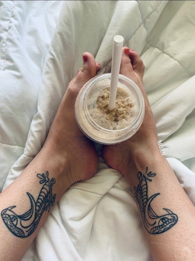 Photo by GoddexxMoon with the username @theMoxnDragxn,  May 28, 2021 at 3:01 AM. The post is about the topic Foot Worship and the text says 'coffee and a worship? x'