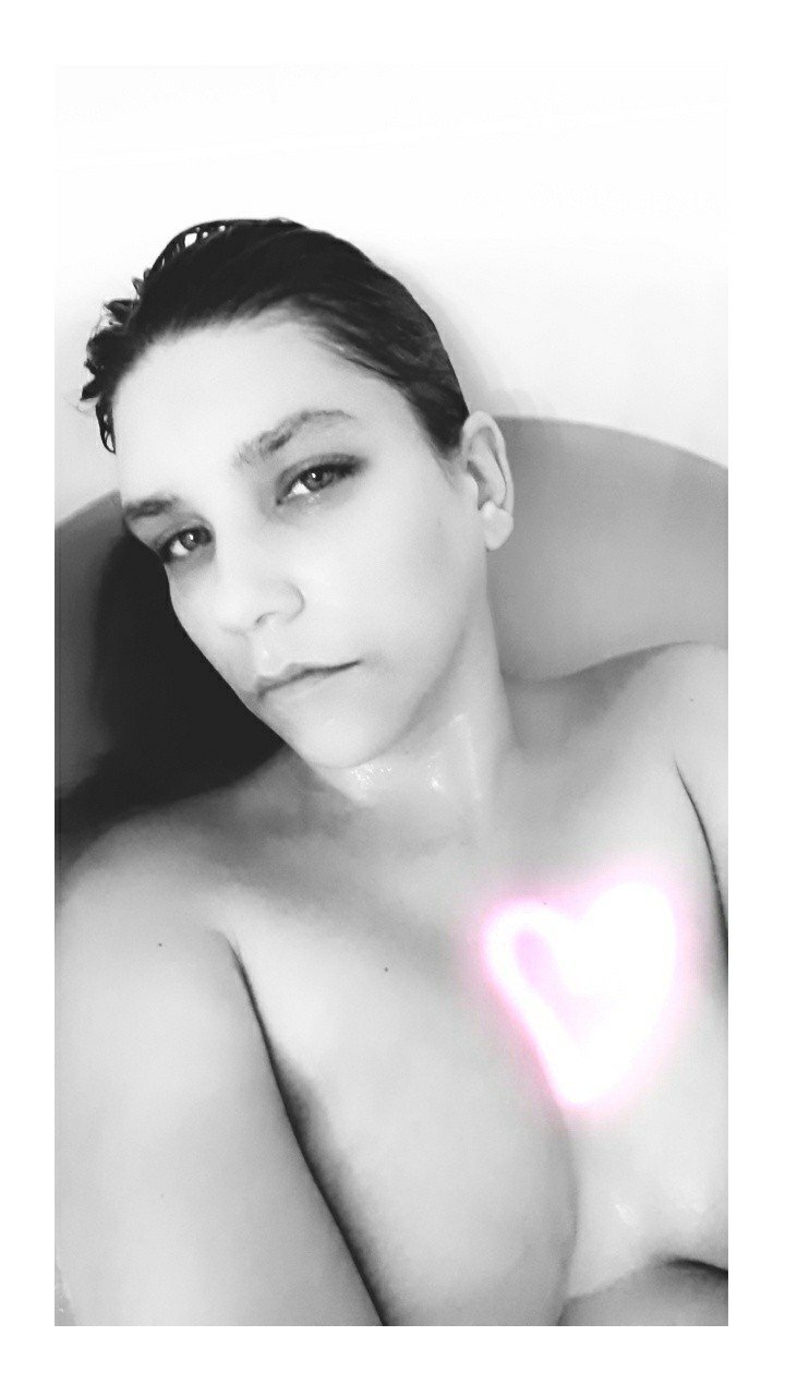 Photo by ValerieRayne with the username @ValerieRayne, who is a star user,  March 19, 2020 at 7:17 AM and the text says 'What is your favorite thing about bathtime?

Mine is probably the heat, or the bubbles or maybe it's just a good moment to myself!'