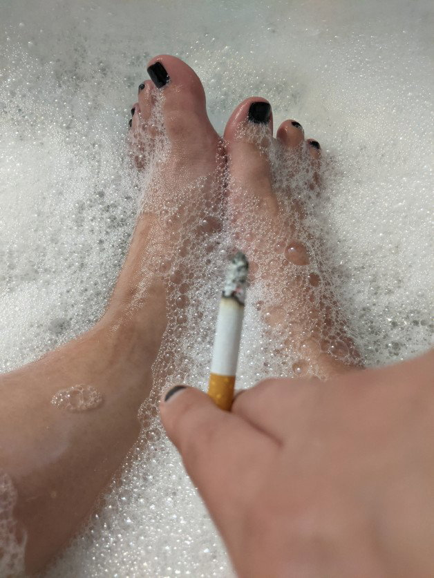 Photo by ValerieRayne with the username @ValerieRayne, who is a star user,  June 8, 2022 at 7:26 AM. The post is about the topic Foot Worship and the text says '#bubbles, #smoking and #feet. Didn't you dream about this? 

#valerierayne #footography #footfetish #footworship #toes #toenails #blacknails #smokingfetish #bathtime'