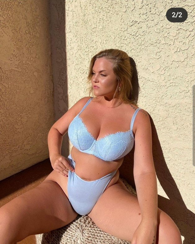 Photo by Ikkepikke with the username @Ikkepikke,  June 18, 2021 at 3:09 PM. The post is about the topic TitsAndMore NL and the text says 'one of the hottest woman on earth
#insta #tiktok
#paigeelaine'