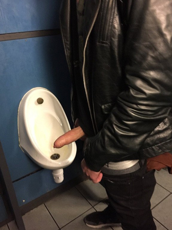 Photo by Rainy-delusion2 with the username @Rainy-delusion2, who is a verified user,  May 10, 2020 at 8:49 PM. The post is about the topic At the Urinal