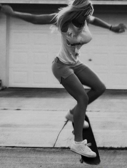 Photo by Roperigger76 with the username @Roperigger76,  May 22, 2013 at 9:32 PM and the text says 'Smoking hot Skater Chick.  Too Cool'