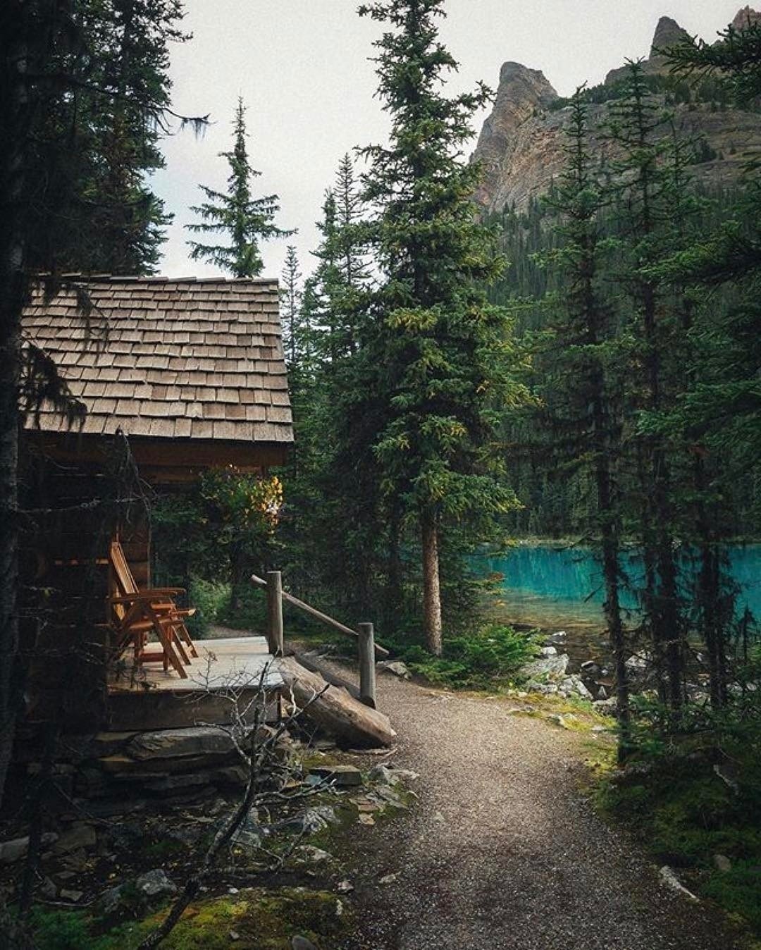 Photo by pdS with the username @pdS,  July 12, 2018 at 4:27 AM and the text says 'pieceofwilderness:

Views for days!  Tag a friend you’d take here!  By @jamieout
.
Follow our friends @cabinsdaily
.
#travel #travelabroad #travellife #cabins #travelgram #traveler #aframe #home #interiordesign #camping #airbnb #earthfocus #nature..'