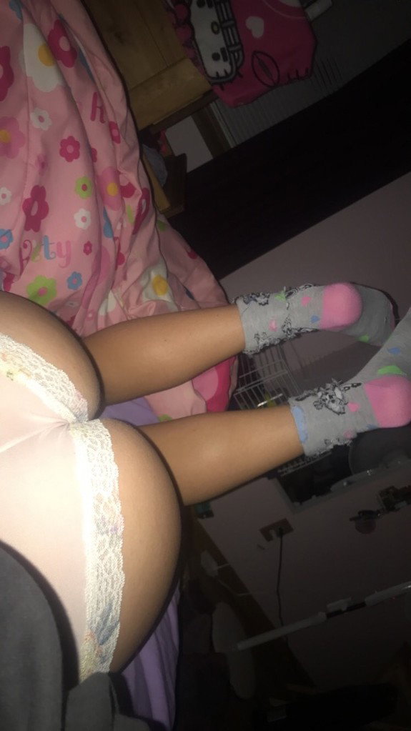 Photo by Sxybimilf with the username @Sxybimilf,  February 13, 2020 at 3:28 PM. The post is about the topic Girl Next Door and the text says 'fuck me from behind'