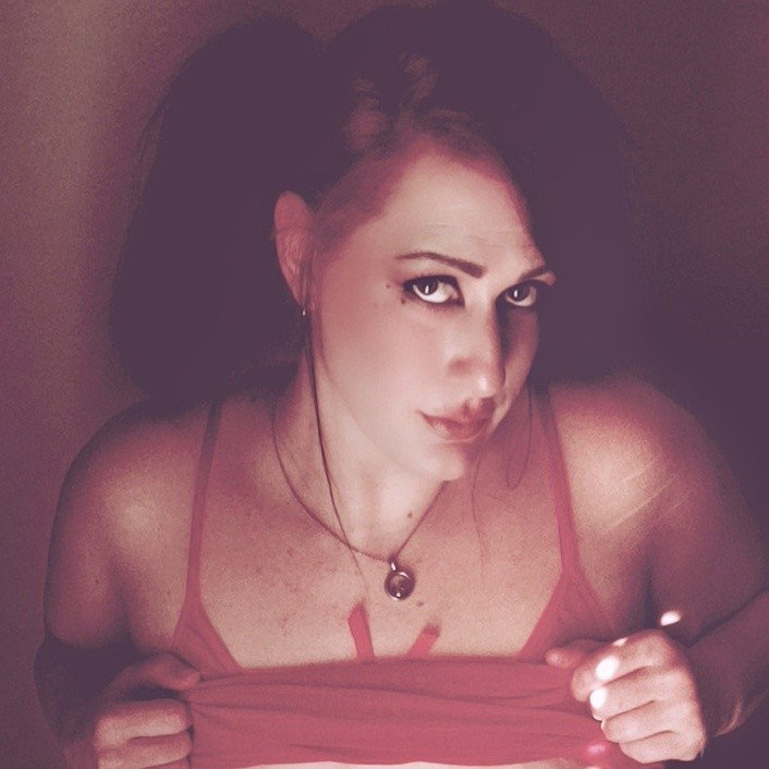 Photo by Raven moon with the username @ravenmoonscry, who is a star user,  February 17, 2020 at 5:55 AM. The post is about the topic What it's like to be a bi pin up girl and the text says 'Hello. I'm Raven,  and here is my topic.  one that not alot of people can wrap thier brains around.  I AM a Pin Up model, and I AM Gay but 100% and i know im confusing you but thats ok. I'm about to tell you.  I know I have the topic as being Bi. but im..'