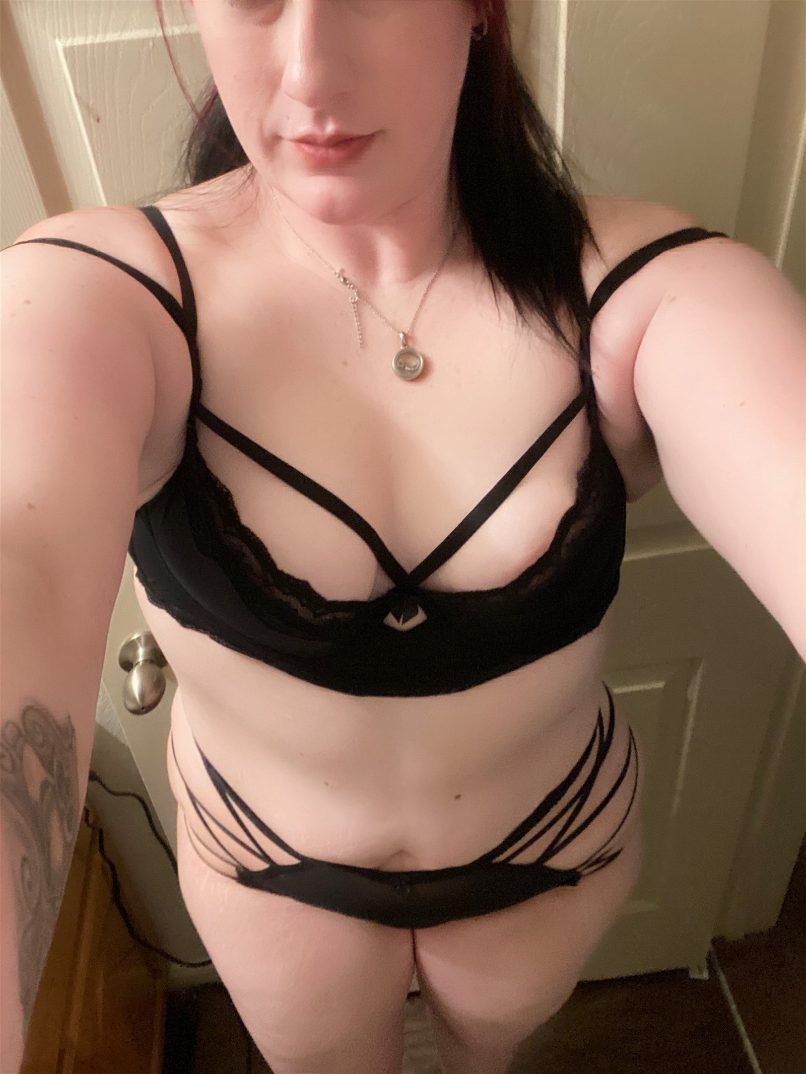 Photo by Raven moon with the username @ravenmoonscry, who is a star user, posted on March 3, 2020. The post is about the topic Amateurs and the text says 'new lingerie💋'