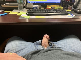 Photo by Davidlmc with the username @Davidlmc,  February 21, 2020 at 5:49 PM. The post is about the topic Amateurs and the text says '"Hard"at work'