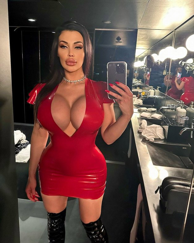 Photo by Lauren with the username @Laurenn,  March 14, 2024 at 8:42 PM. The post is about the topic Aletta Ocean and the text says '#alettaOcean'