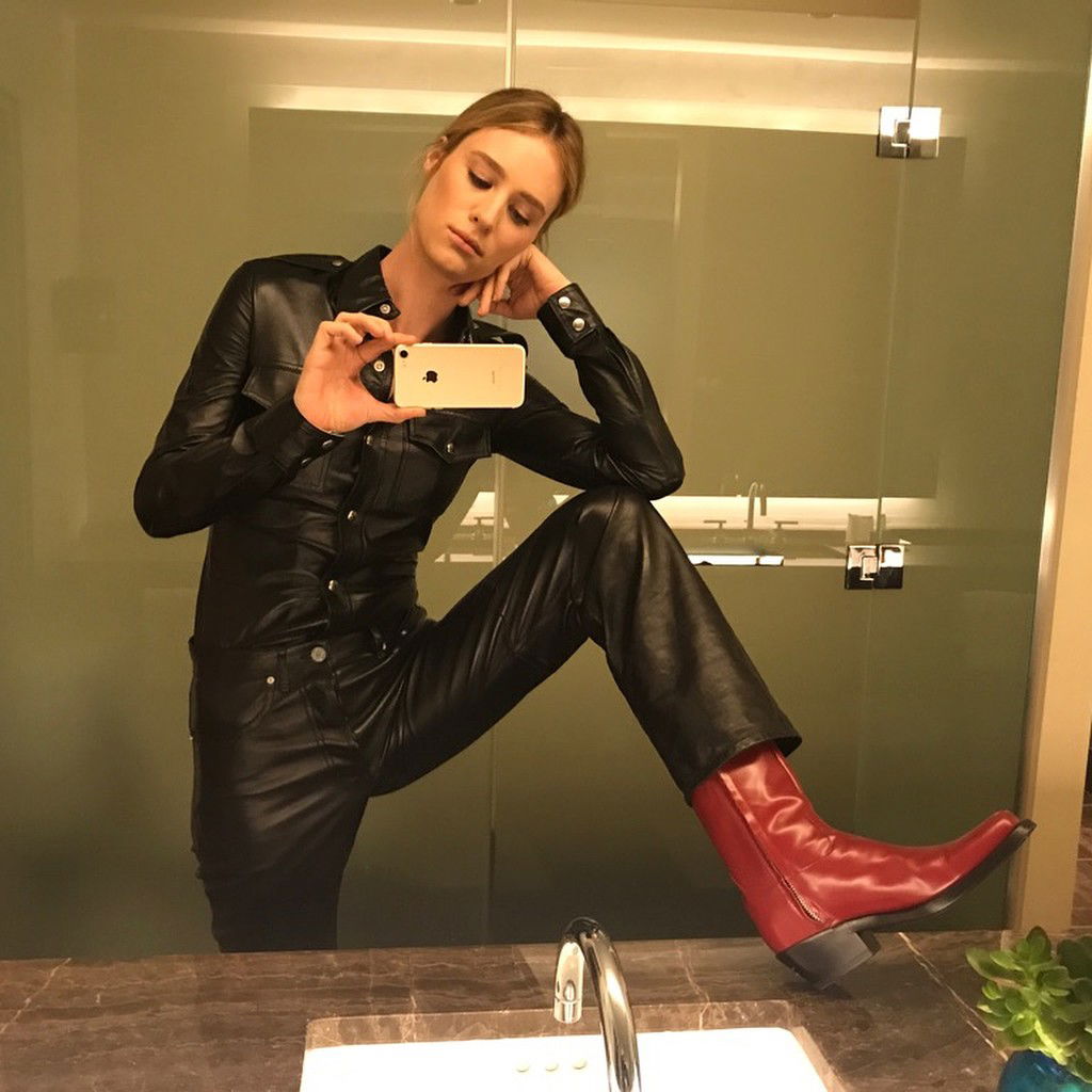 Photo by misfetiches with the username @misfetiches,  December 26, 2017 at 7:00 AM and the text says 'ectobuddha:

mackenziedavisfan:karlawelchstylist: Makenzie x Calvin x 2 #bladerunner #swipe (x) Sexy leather  #leather'