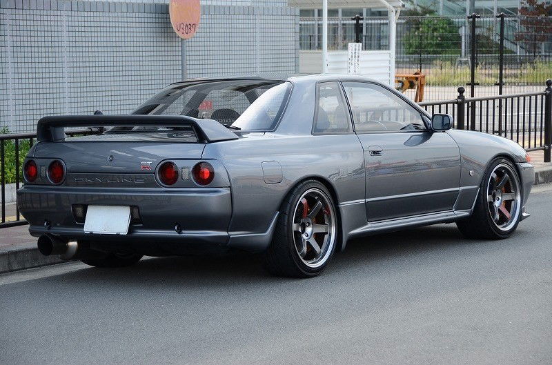 Photo by misfetiches with the username @misfetiches,  March 23, 2016 at 7:27 AM and the text says 'yesmencars:

Car Blog #nissan  #skyline  #gt-r'