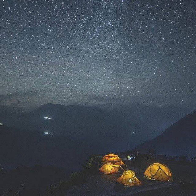 Photo by misfetiches with the username @misfetiches,  February 21, 2016 at 4:51 PM and the text says 'gustavo1089:

Seria increíble acampar así 
#estrellas #noche #camping #romantico http://ift.tt/1eONy1g'