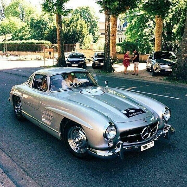 Photo by misfetiches with the username @misfetiches,  September 8, 2018 at 11:10 AM and the text says 'doyoulikevintage:Mercedes Benz #mercedes  #benz  #300  #sl'