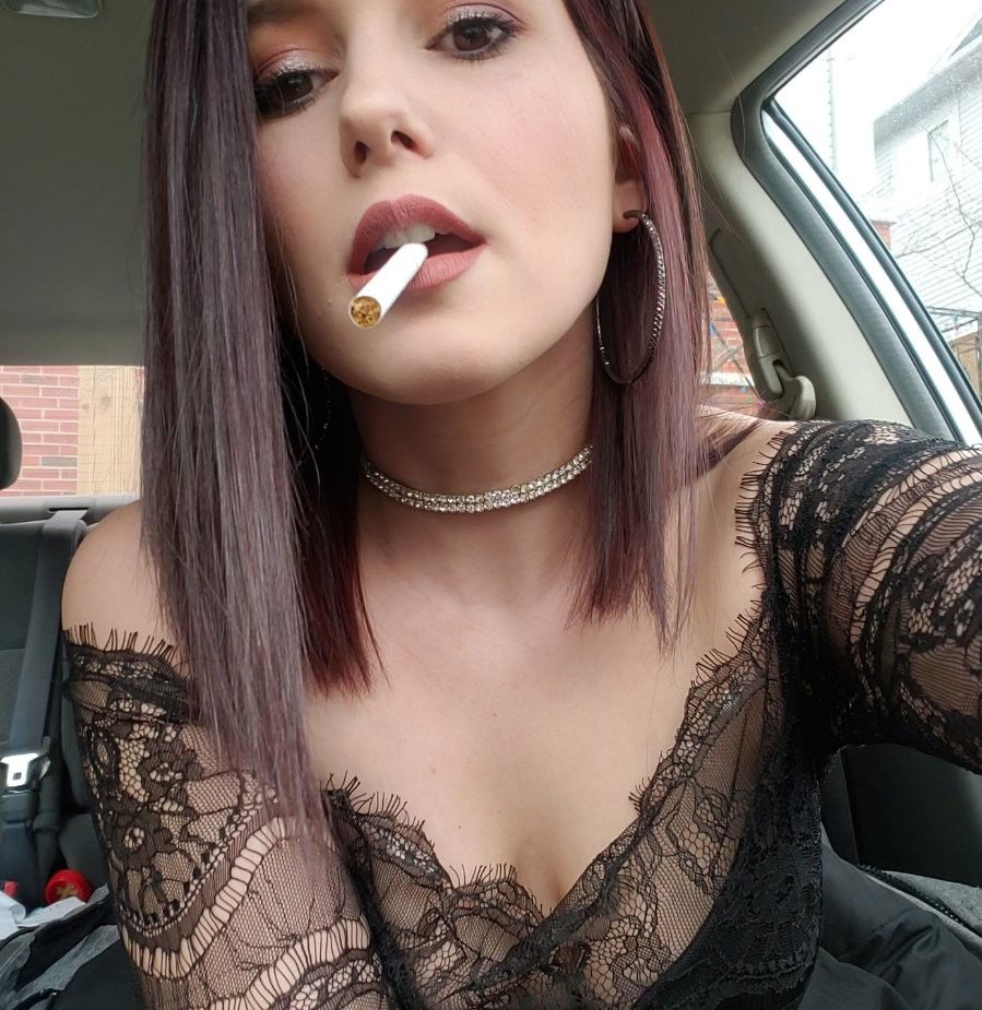 Photo by Smoking Desires with the username @Serenityxoxoxoxo,  April 26, 2020 at 2:48 PM