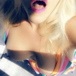 Photo by Kitten with the username @daddysirslittleslut, who is a verified user,  January 24, 2021 at 6:12 PM. The post is about the topic Side-boob & downblouse and the text says 'SUNday.☀️ #daddysirslittleslut #tits #blondes #downblouse'