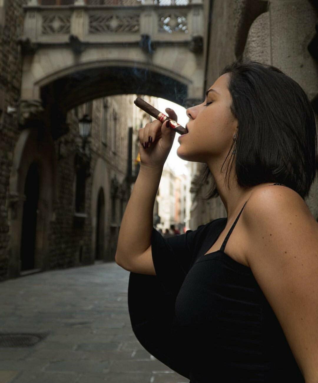 Photo by TemporaryBreak with the username @TemporaryBreak,  August 14, 2018 at 4:40 AM and the text says 'dadyserrano68:
Enjoy the weekend #CigarLife #cigarlover #cigarporn #cigarbabe #cigartime #cigarlady #cigarmagistrate
'