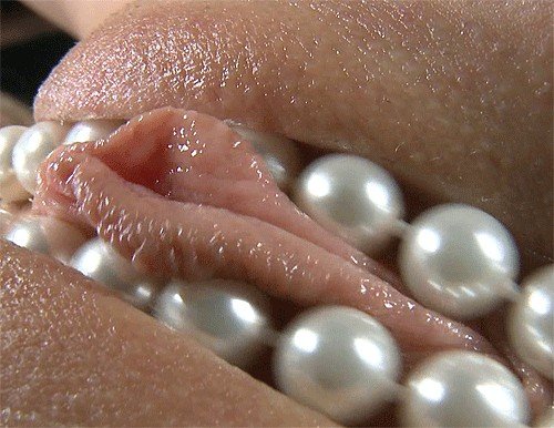 Photo by CuckqueanFantasy with the username @CuckqueanFantasy,  April 8, 2020 at 1:16 AM. The post is about the topic Insertions and the text says 'Mmm the feel of pearls inside the pussy & adorning pussy with jewelry to entice a lover'