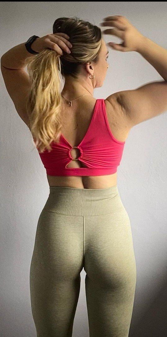 Photo by Beautifully Feminine with the username @BeautifullyFeminine,  July 12, 2021 at 5:12 AM. The post is about the topic Love Her In Leggings