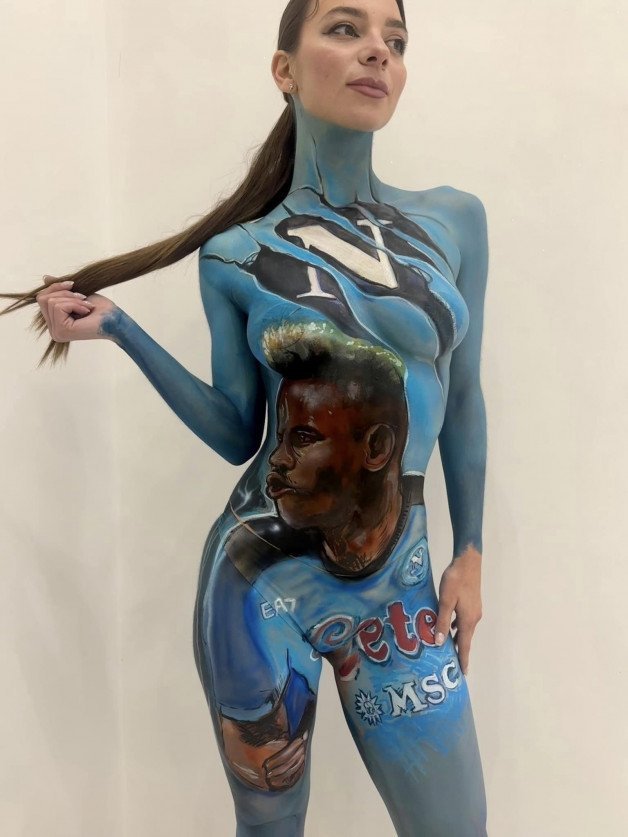 Photo by Shane Falco with the username @ShaneFalco,  May 16, 2023 at 1:52 PM. The post is about the topic Naked in public and the text says '"Tifosa del napoli festeggia lo scudetto con body paint"'