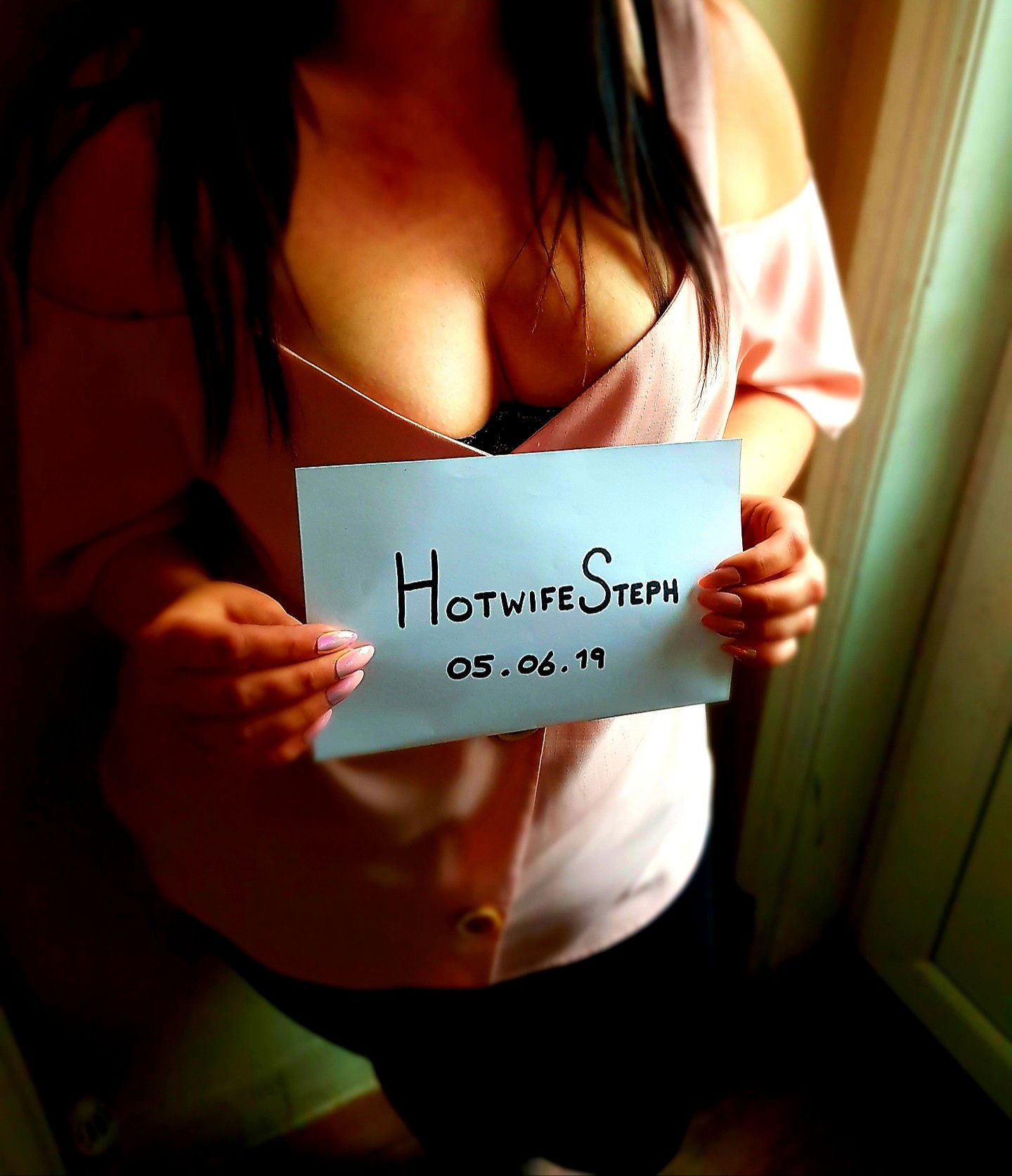 Photo by HotwifeSteph31 with the username @HotwifeSteph31,  April 19, 2020 at 8:03 AM and the text says 'xxX Me!! Xxx'