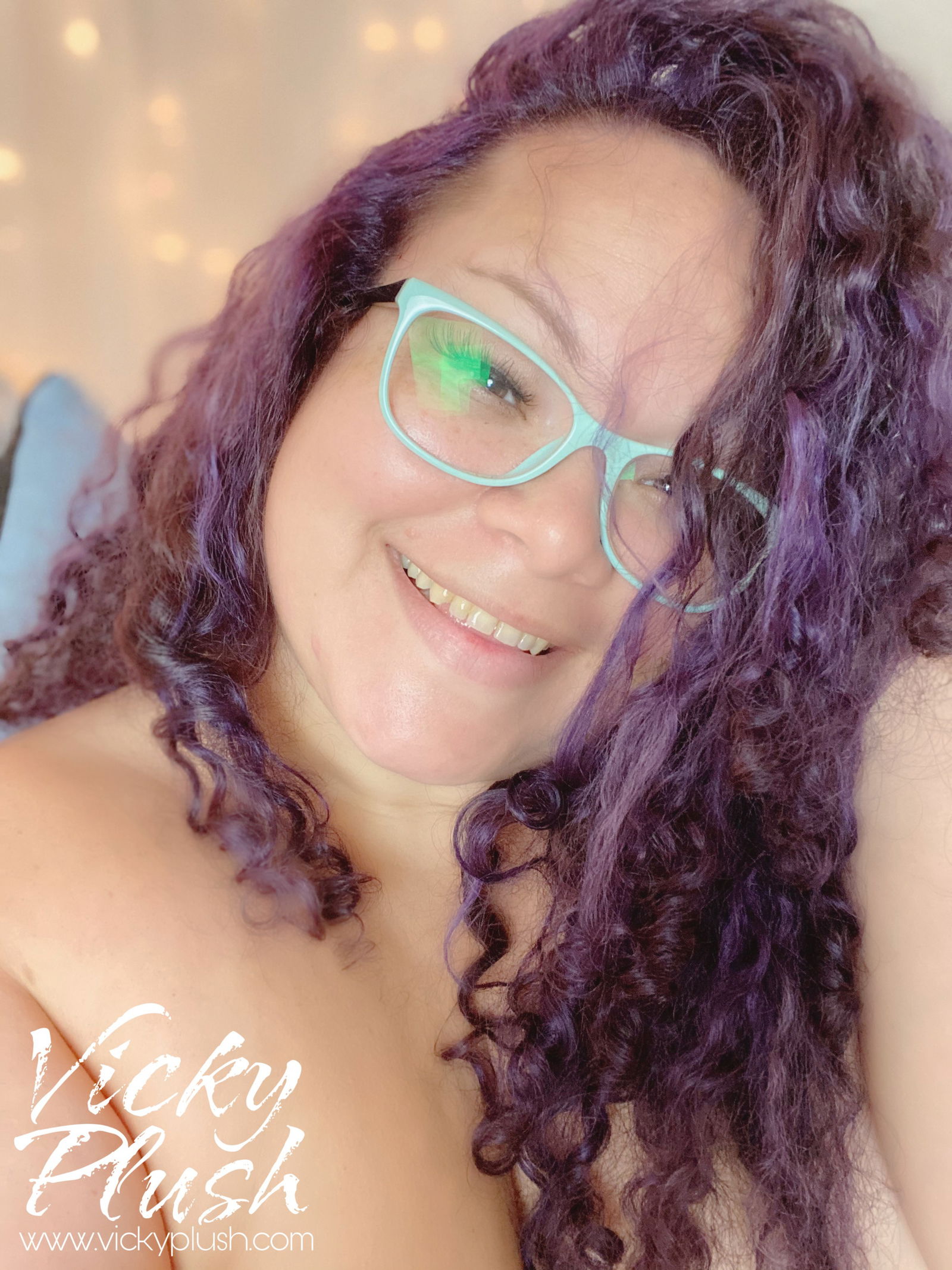 Photo by Vicky Plush with the username @vickyplush, who is a star user,  April 21, 2020 at 11:47 PM and the text says 'I'll be online again on Streamate tomorrow after 5:30 am est. Find the link here in my bio💋💋💋'