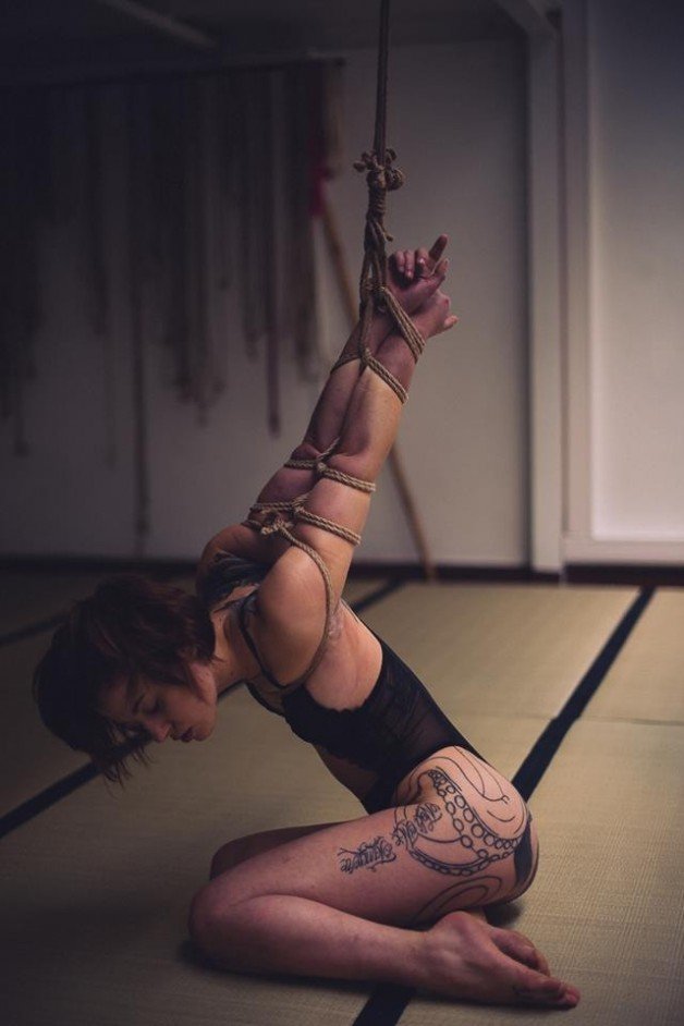 Photo by Pothos.Erote with the username @Pothos-Erote,  January 1, 2015 at 6:34 PM and the text says 'lovewellwhipwell:

Rope &amp; Photo : @dirtyvonp
Model : gorgone-kinbaku
http://gorgone-kinbaku.com/'