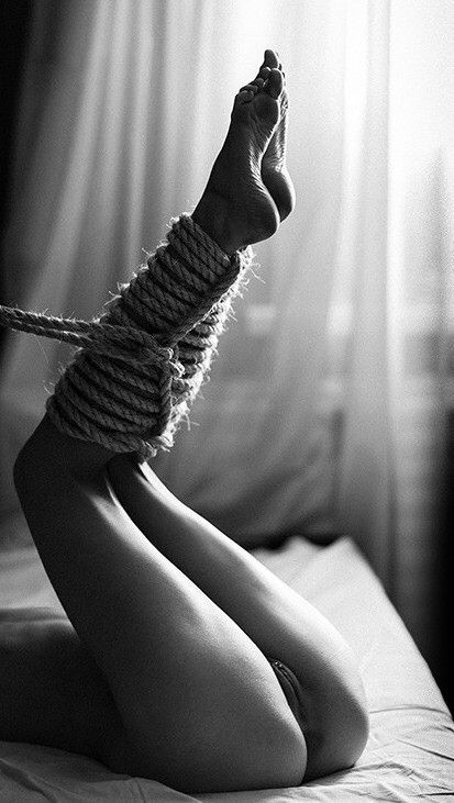 Photo by Pothos.Erote with the username @Pothos-Erote,  June 24, 2018 at 8:17 AM and the text says 'einfach-mal-ich:
Hard rope, soft skin.
Grobes Seil, weiche Haut.
#bondage #Fixierung #Offenheit'