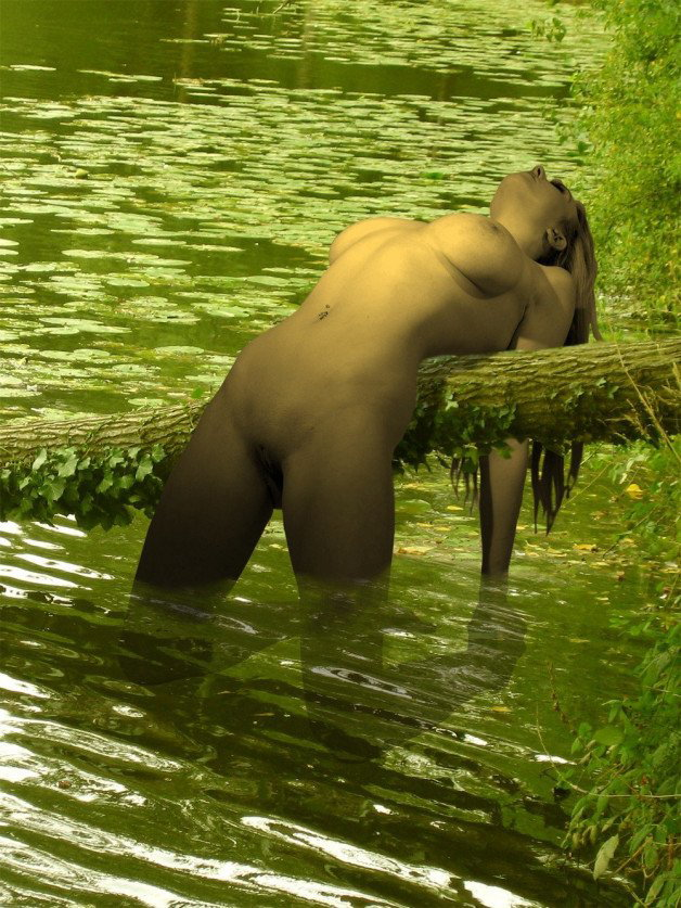 Photo by Cordelien with the username @Cordelien,  April 13, 2021 at 2:58 PM. The post is about the topic Photomanipulation and the text says 'Sur la berge
#fetish #nature #photomanipulation #photomontage #nude'