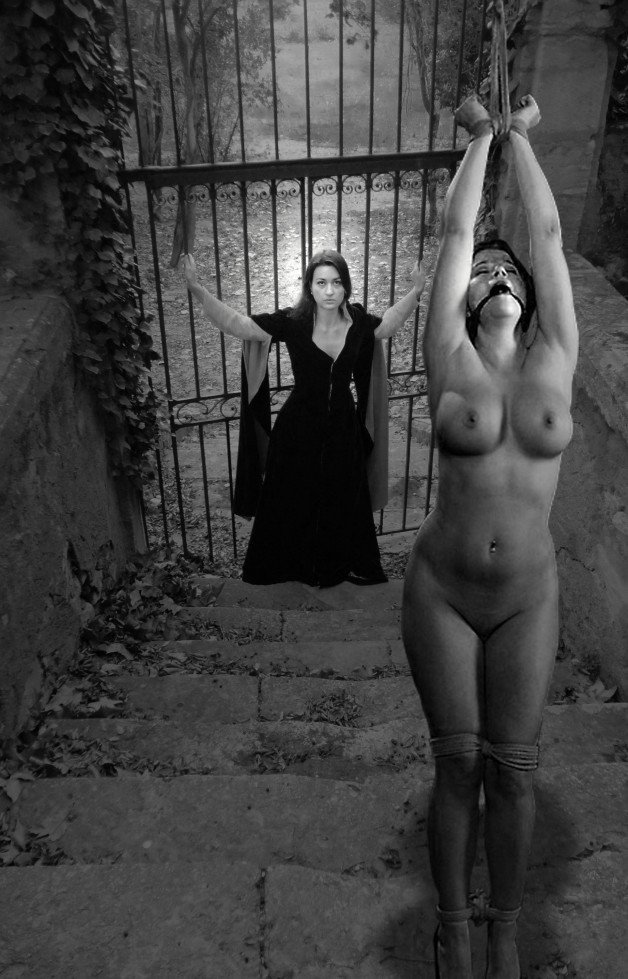 Photo by Cordelien with the username @Cordelien,  April 14, 2021 at 3:10 PM. The post is about the topic Photomanipulation and the text says 'At the entrance of the manor
#fetish #photomontage #nude #bondage #bdsm'