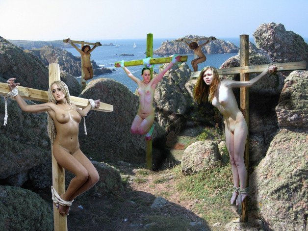 Photo by Cordelien with the username @Cordelien,  April 10, 2021 at 3:06 PM and the text says 'La crique des crucifiées
#bdsm #bondage #crucified #nude'