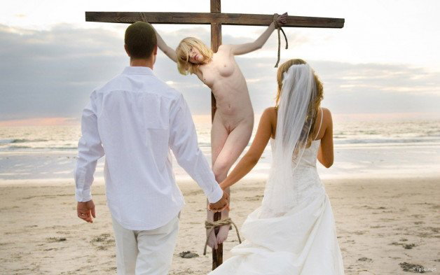 Photo by Cordelien with the username @Cordelien,  April 13, 2021 at 1:58 PM. The post is about the topic Crucifiedwoman and the text says 'Prayer for a happy marriage
#crucified #crucifiedwoman #marriage #beach #bdsm #bondage'