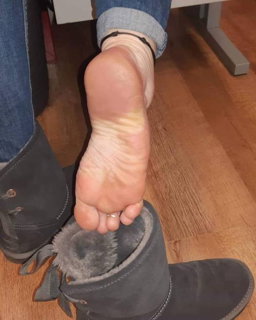 Photo by dopamin69 with the username @dopamin69,  May 15, 2020 at 8:51 PM. The post is about the topic Sexy Woman Feet and the text says 'i love stinky feet n soles. 😍'