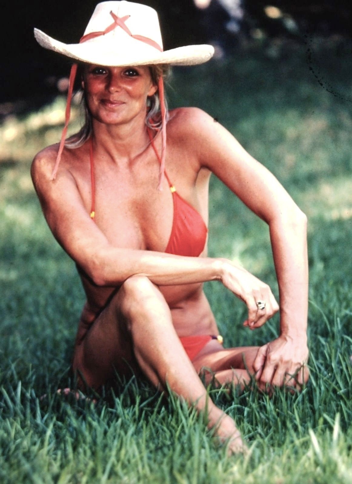 Photo by nudes-des-artiste with the username @nudes-des-artiste,  January 9, 2020 at 6:20 PM. The post is about the topic Beautiful Girls and the text says 'Women We Love: Linda Evans

#lindaevans #smile #celebrity #bikini'
