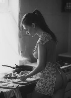 Photo by nudes-des-artiste with the username @nudes-des-artiste,  January 11, 2020 at 1:59 AM. The post is about the topic Women in the Kitchen and the text says '"This way I don’t spill anything on my clothes..."

#artistic #food'